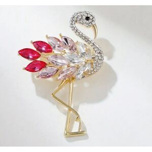 🩷 Betsey Johnson stunning & sparkling flamingo brooch 🩷